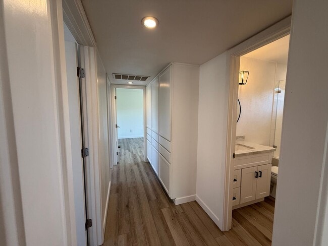 Building Photo - Updated 3-bedroom single story in Oakdale!