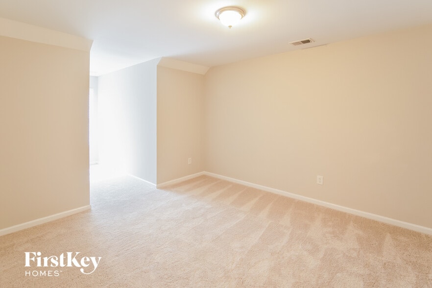 Building Photo - 8281 Little Sydneys Way