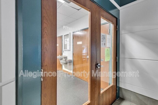 Building Photo - 205 Yoakum Pkwy