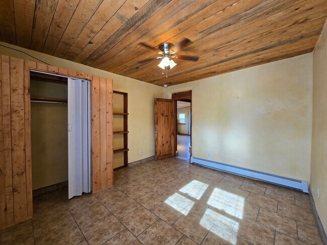 Building Photo - 941 Agua Fria St