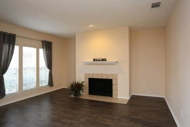 Building Photo - 2 bedroom in Dallas TX 75248