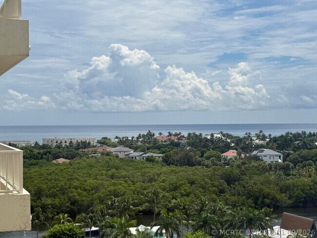 Building Photo - 700 E Boynton Beach Blvd