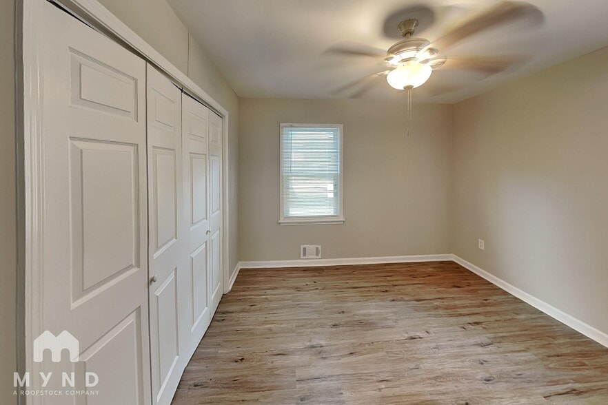 Building Photo - 6345 Oakview Ln