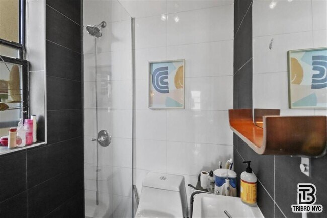 Building Photo - 2 bedroom in Brooklyn NY 11231