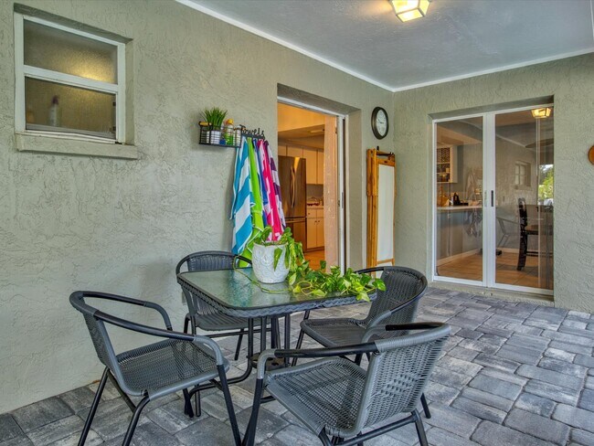 Building Photo - 5884 Milton Ave