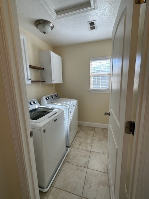 Building Photo - 587 S Wyngate Pointe Ln
