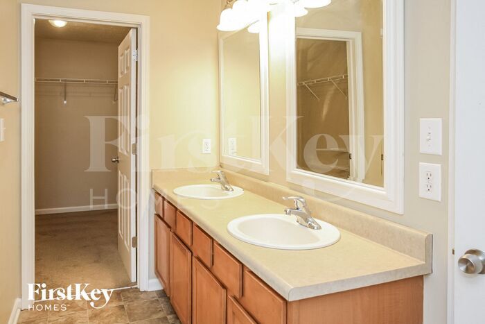 Building Photo - 7031 Laredo Dr