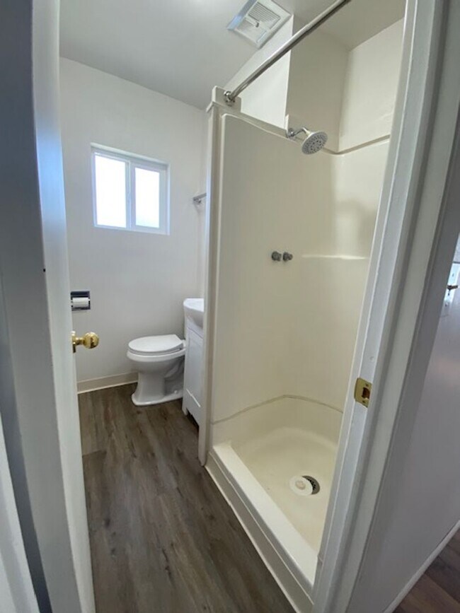 Building Photo - 1407