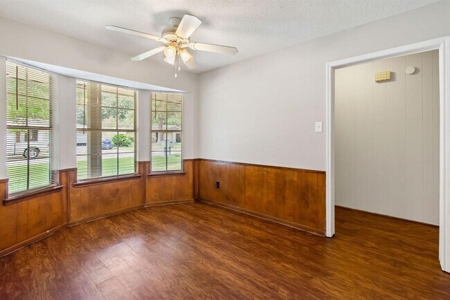 Building Photo - 2106 Rycroft Dr