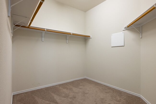 Building Photo - Spacious 3 Bed / 2.5 Bath in Prime Round Rock Location