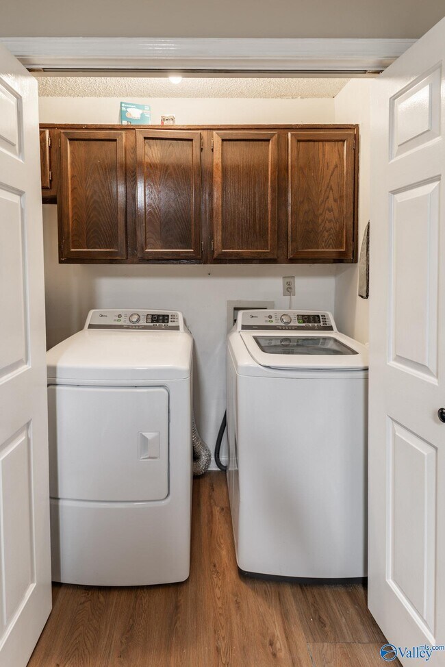 Building Photo - 1200 Catskill Cir SE