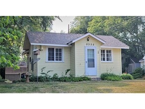 Building Photo - 2335 Hemlock Ln N