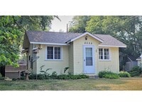 Building Photo - 2335 Hemlock Ln N