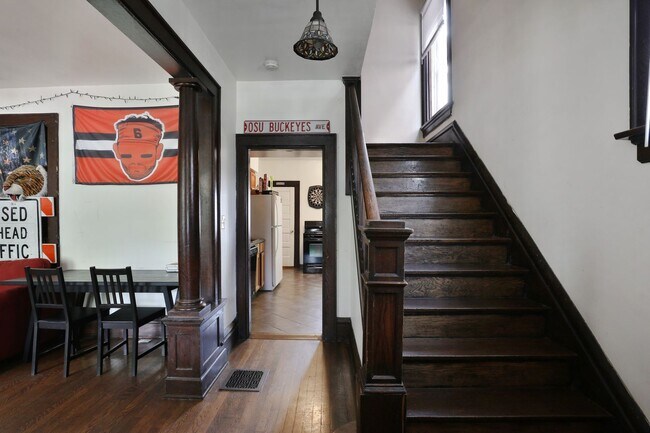 Building Photo - GREAT OSU SOUTH CAMPUS LOCATION - Ridiculously Nice back deck and off-street parking for everyone