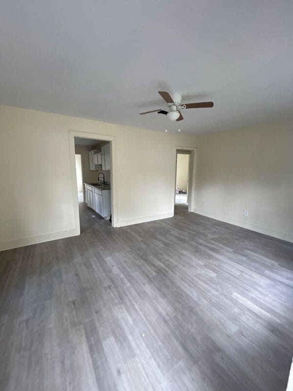 Primary Photo - 437 Erie St