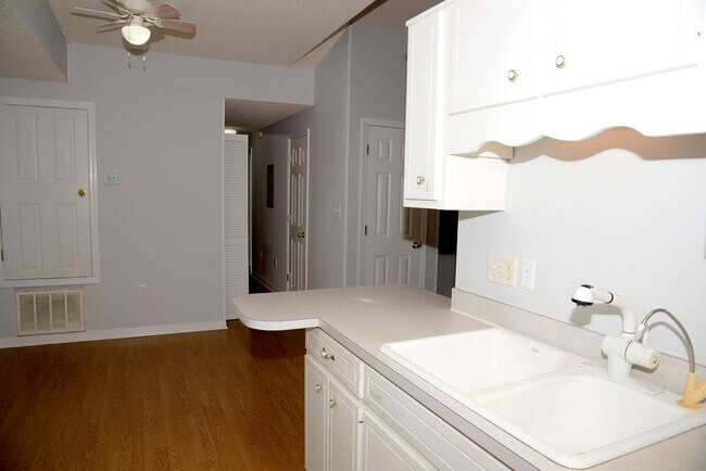 Building Photo - Rare 3 Bedroom Condo in Niceville!