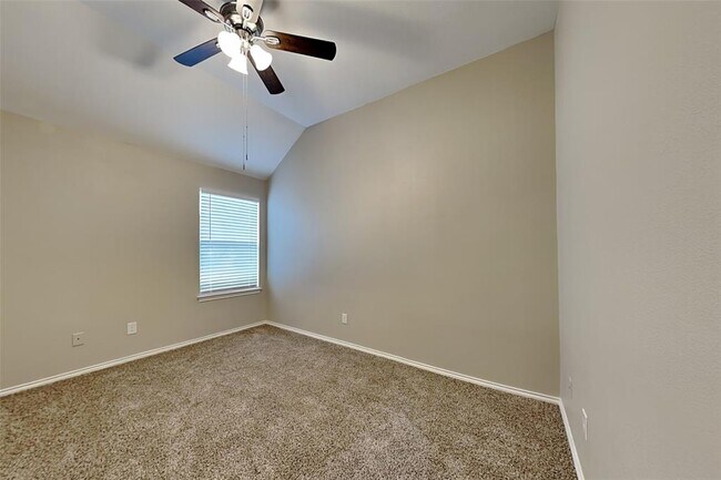 Building Photo - 26953 Kings Crescent Dr