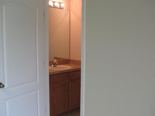 Building Photo - SWAN VIEW TOWNHOME