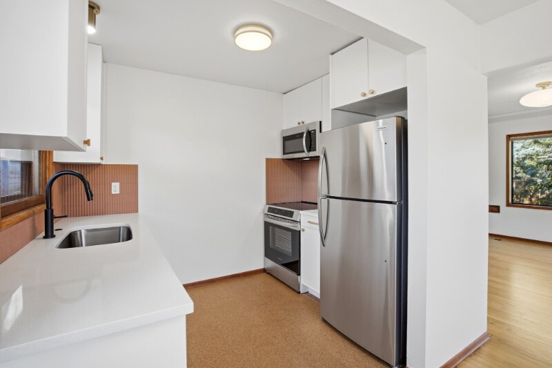 Building Photo - 5845 NE 30th Ave