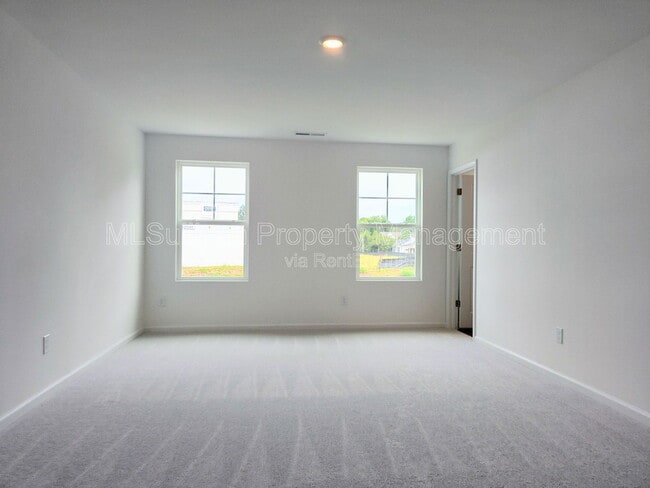 Building Photo - 875 Pilot St