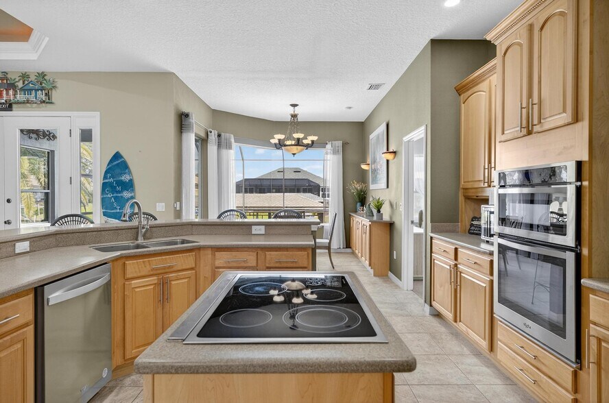 Building Photo - 8 Collinson Ct