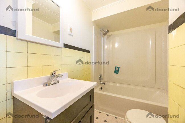 Building Photo - 12 Page St