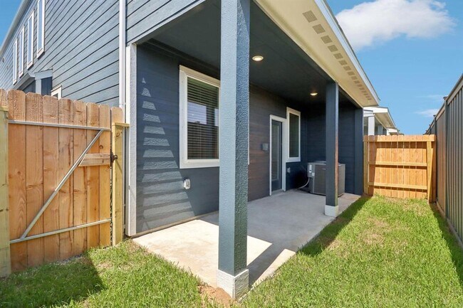 Building Photo - 2183 Beachcomber Dr