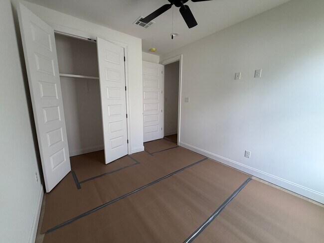 Building Photo - 203 Benson Grove