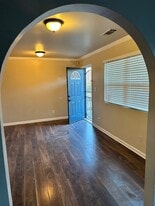 Building Photo - 2731 Larkspur Dr SE