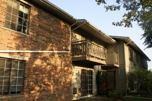 Building Photo - Briar Cliff Apartments