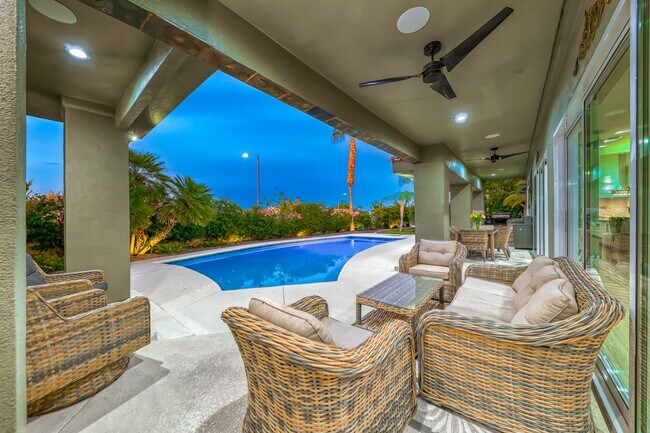 Building Photo - Stunning Green Valley, Guard Gated Community, Pool Home!