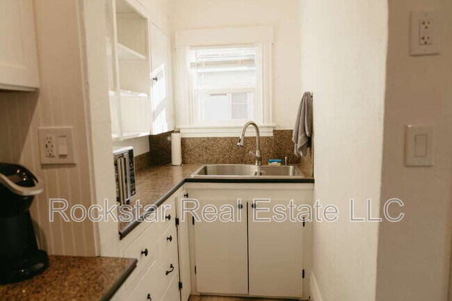 Building Photo - 1307 W Cleveland Ave