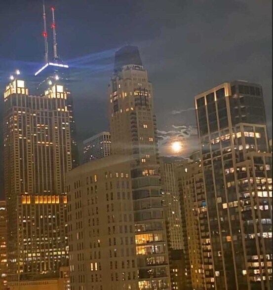 Building Photo - 111 W Maple St