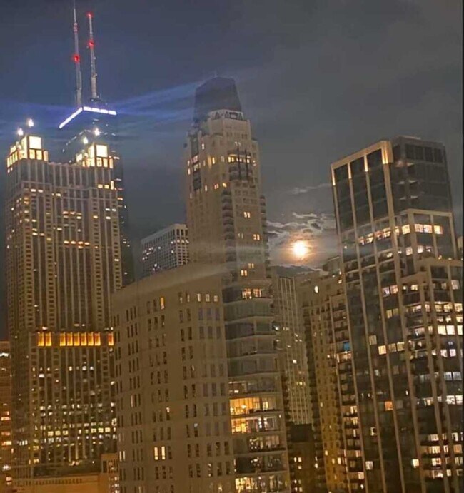 Building Photo - 111 W Maple St