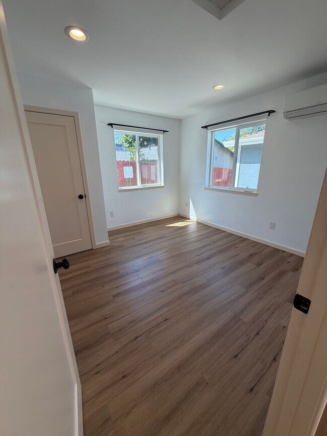 Building Photo - 7210 Zelinda Dr
