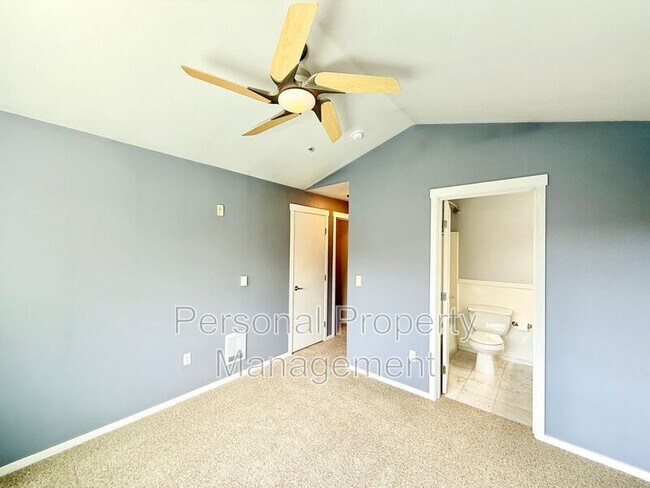 Building Photo - 10800 SE 17th Cir