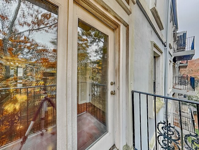 Building Photo - 3201 Lenox Rd NE