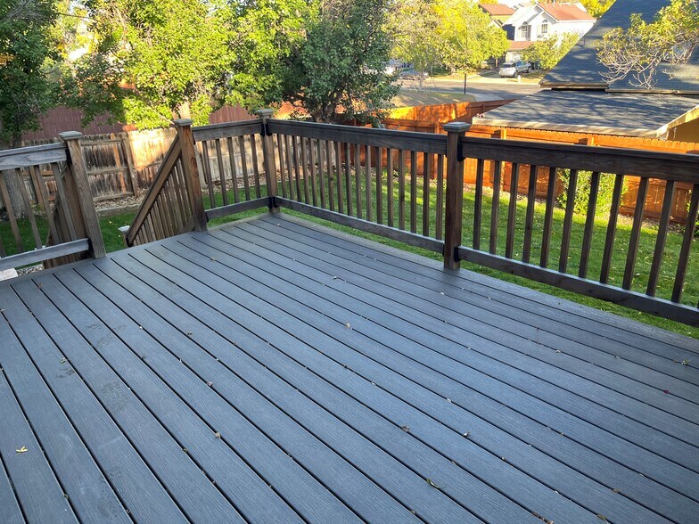 NEW TREX DECK - 9688 Harris Cir