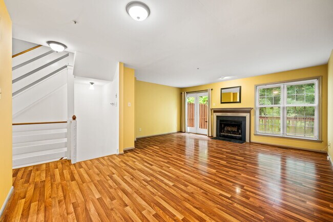 Building Photo - 445 Hartford Sq