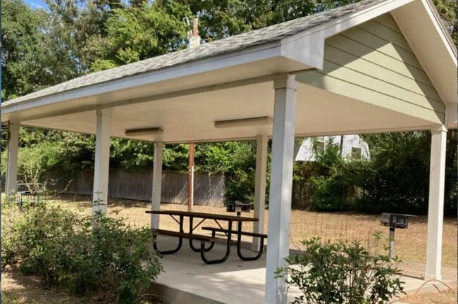 Building Photo - 231 Gene St