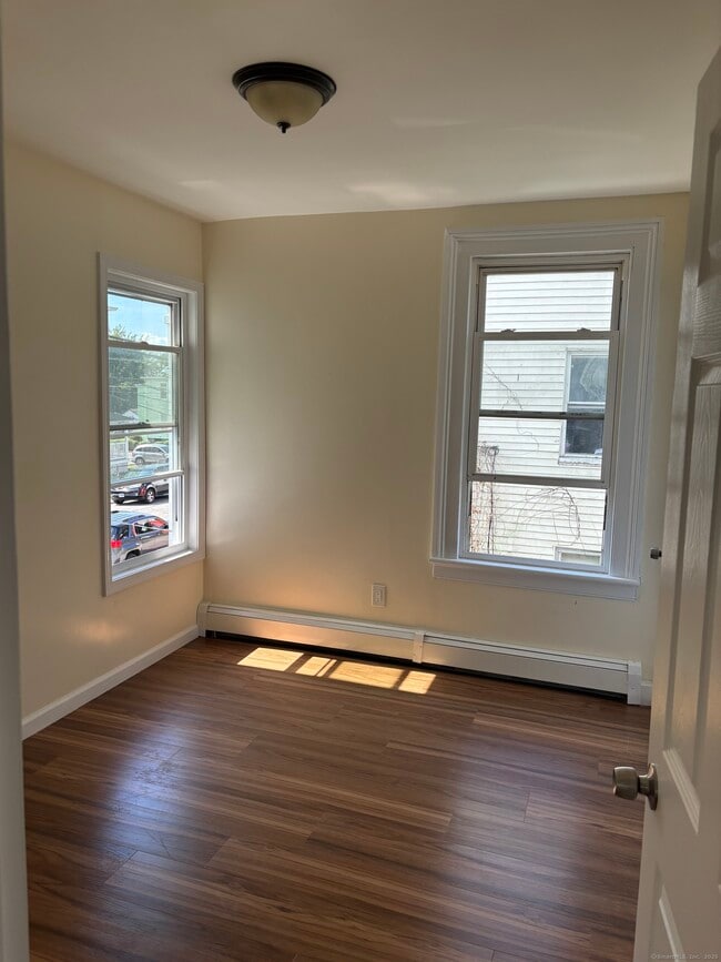 Building Photo - 219 Newfield Ave