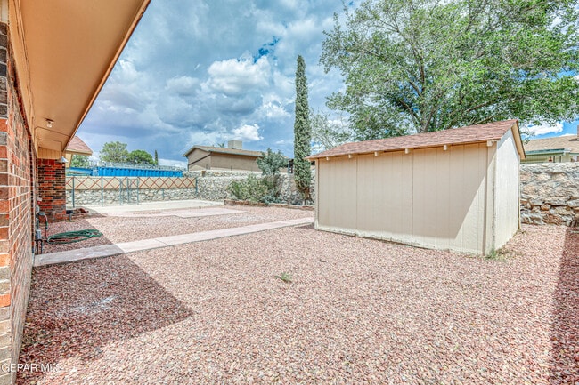 Building Photo - 3008 Gaston Dr