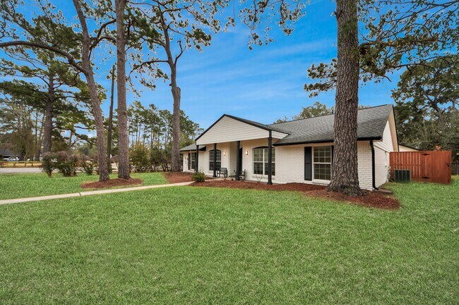 Building Photo - 10003 Briarwild Ln