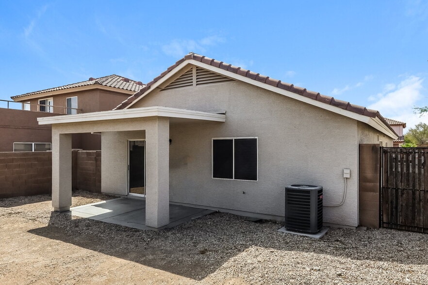 Building Photo - 11834 W Sunnyside Dr