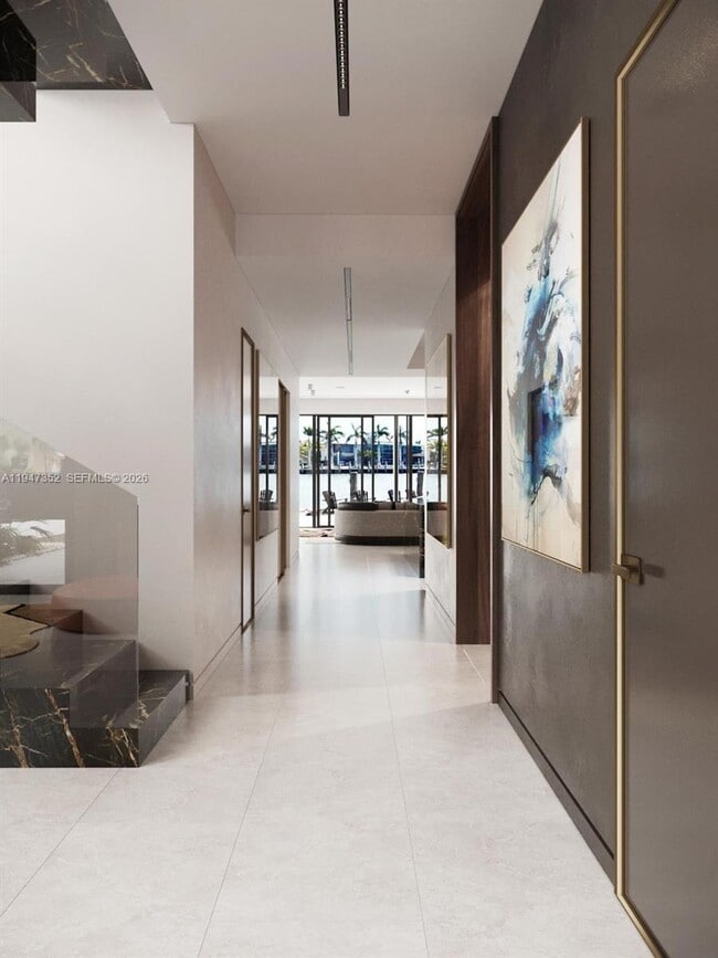 Building Photo - 2305 N Riverside Dr