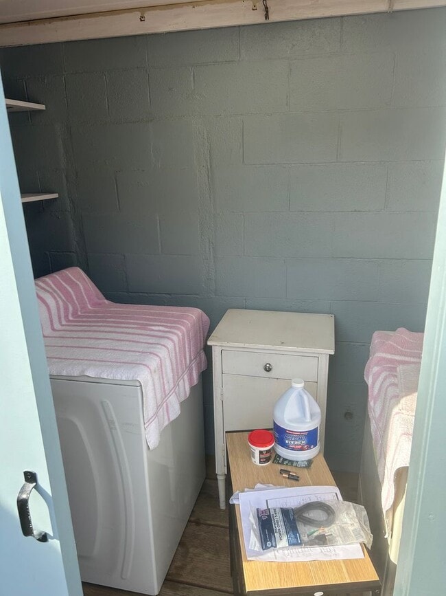 Building Photo - Large one bedroom with ocean views