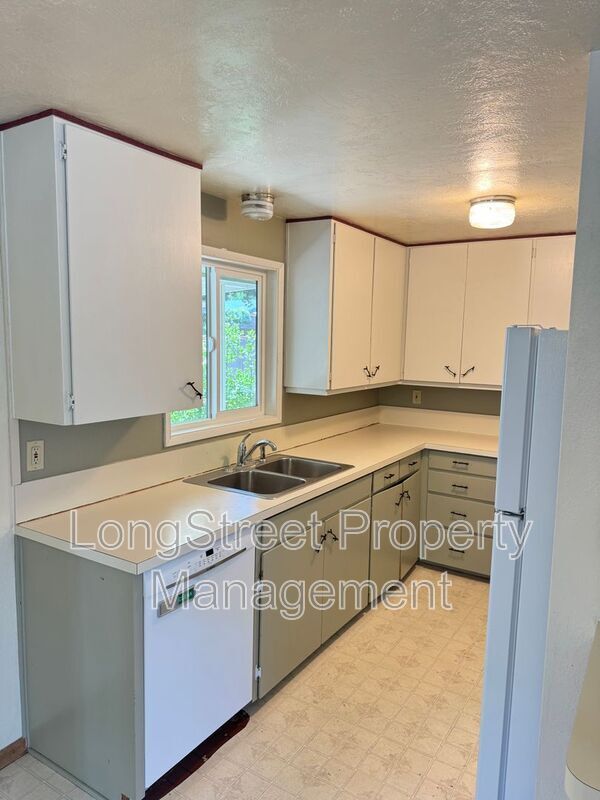 Building Photo - 720 SW 53rd St