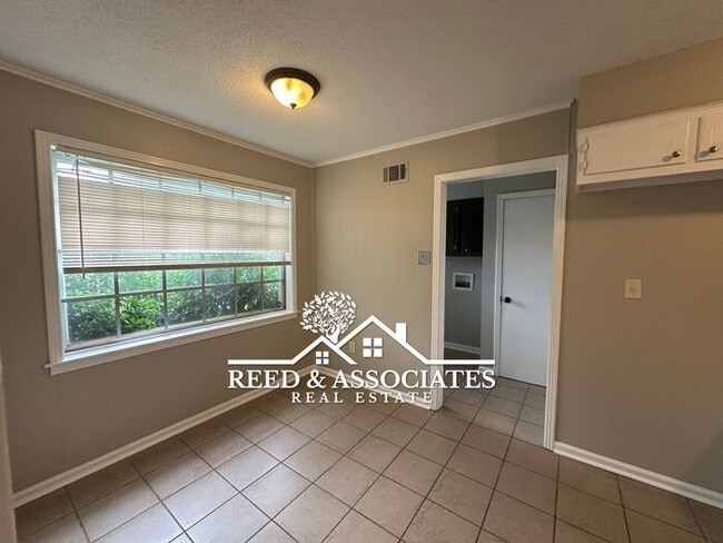 Building Photo - Charming Raleigh Home