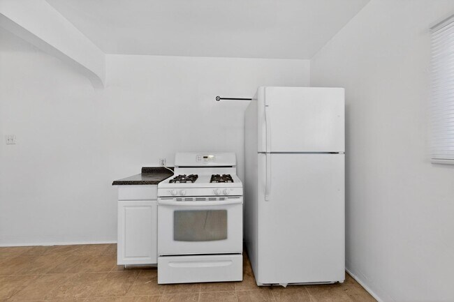 Building Photo - 1409-1409 Hazeldine Ave SE