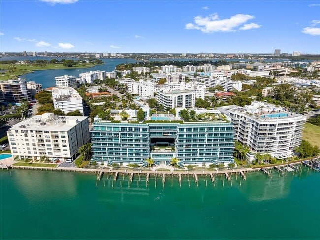 Building Photo - 9221 E Bay Harbor Dr